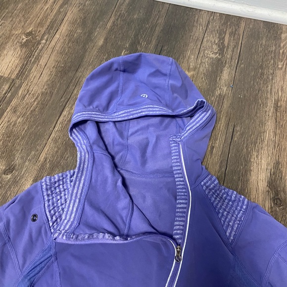 Lululemon half zip blue jacket with hood - Picture 9 of 9